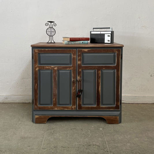 Credenza in stile industrial