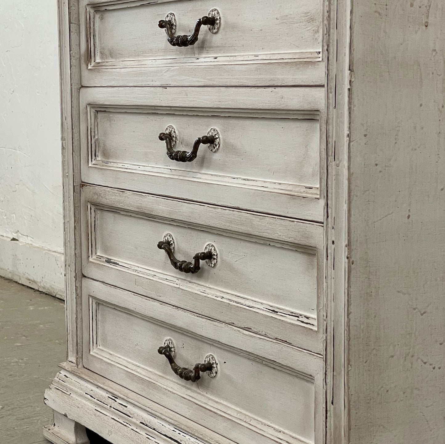 Cassettiera in stile Shabby Chic